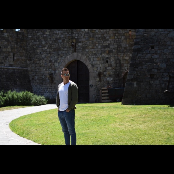 Meet your Posher, James - Picture 6 of 6